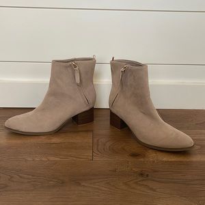 Get a jumpstart on your fall wardrobe. Perfect booties!